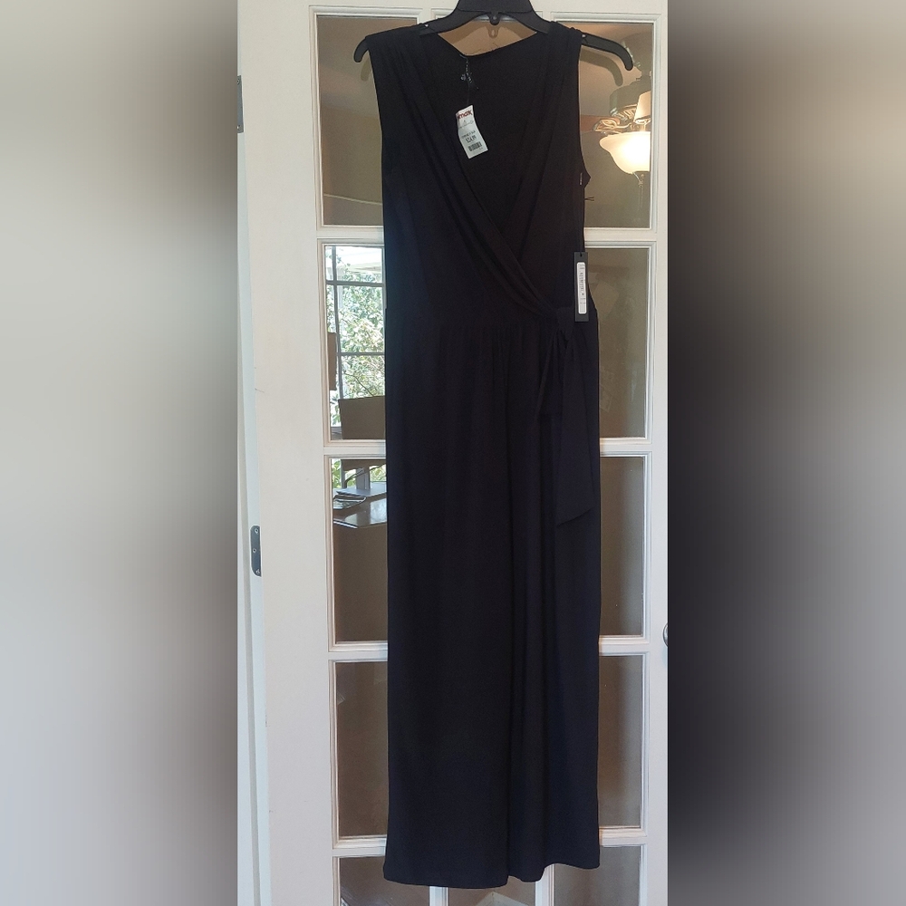 Tahari womens Medium jump suit NWT v neck with side tie.